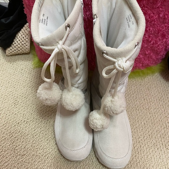 COACH Juniper Signature C’s Pom Pom Winter Boot - Picture 2 of 6